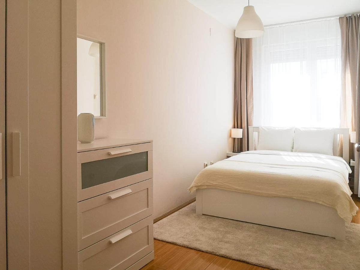 Filinhome Papa Suite 4 โนวีซาด ภายนอก รูปภาพ