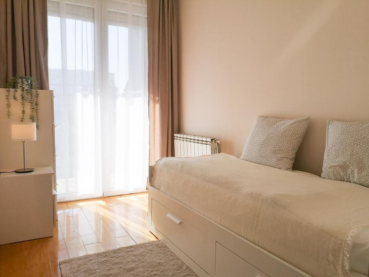 Filinhome Papa Suite 4 โนวีซาด ภายนอก รูปภาพ